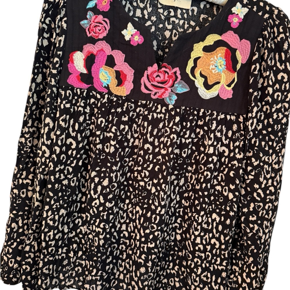 Savannah Jane Top Black Leopard Print Embroidered Floral S